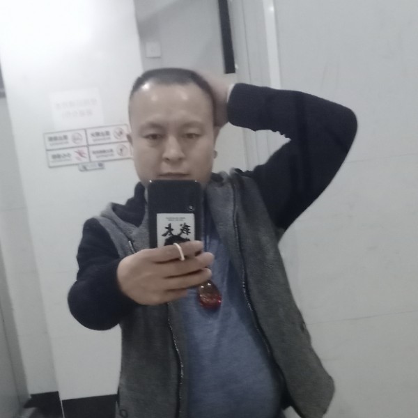明亮踢柚子的照片