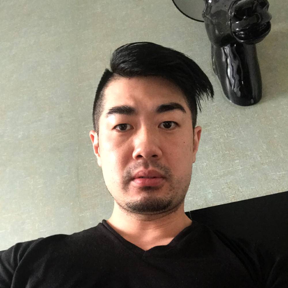 男人爱翩飞的照片
