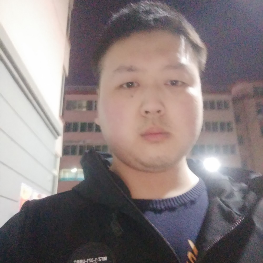 秋月蹙眉伶俐的照片