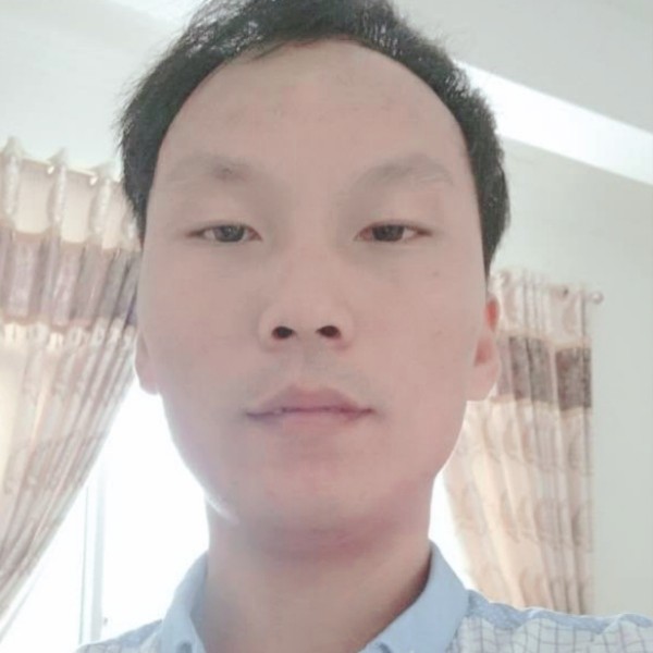 大白凝眸鲤鱼的照片