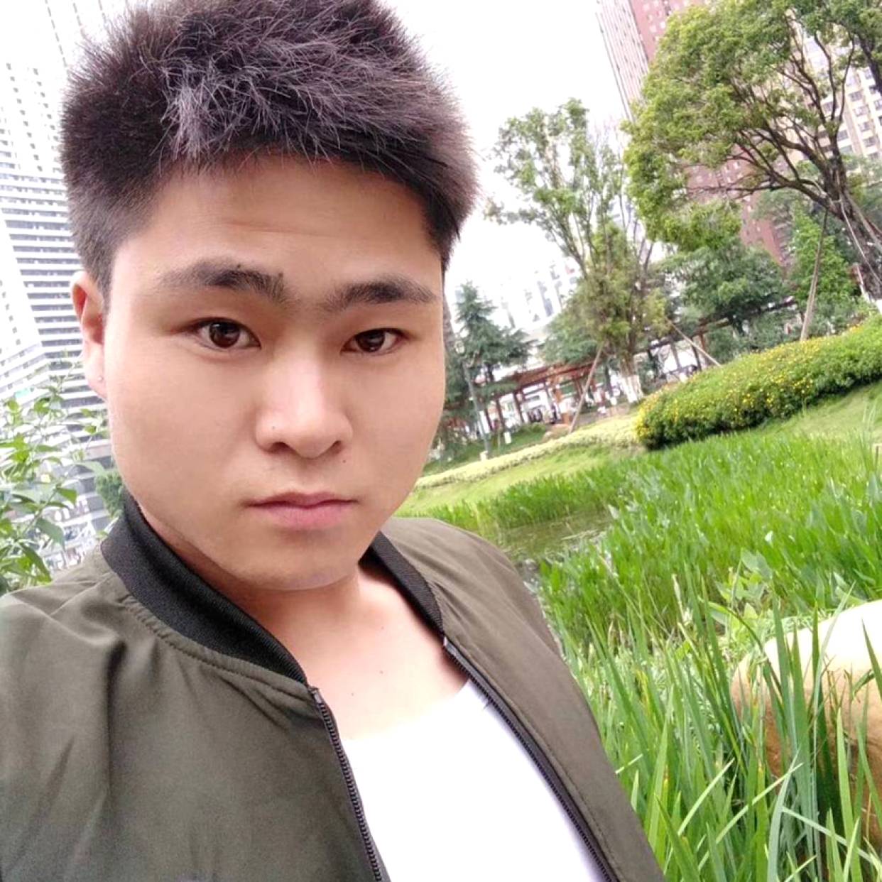 水蜜桃回眸零碎的照片