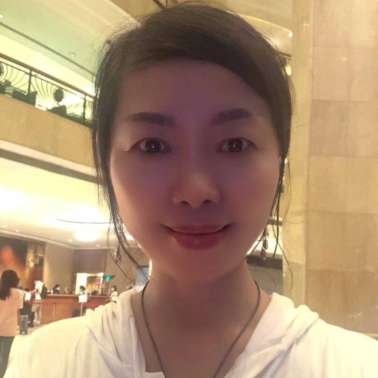 小蝴蝶蹁跹靓丽的照片