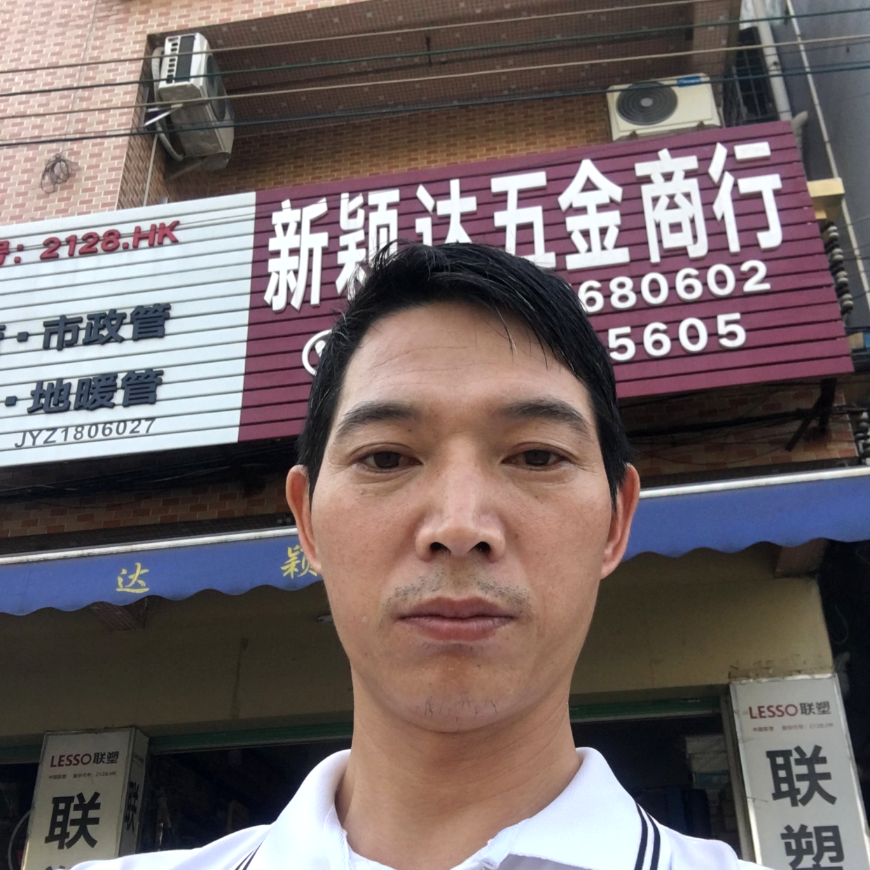 简单挽手野狼的照片