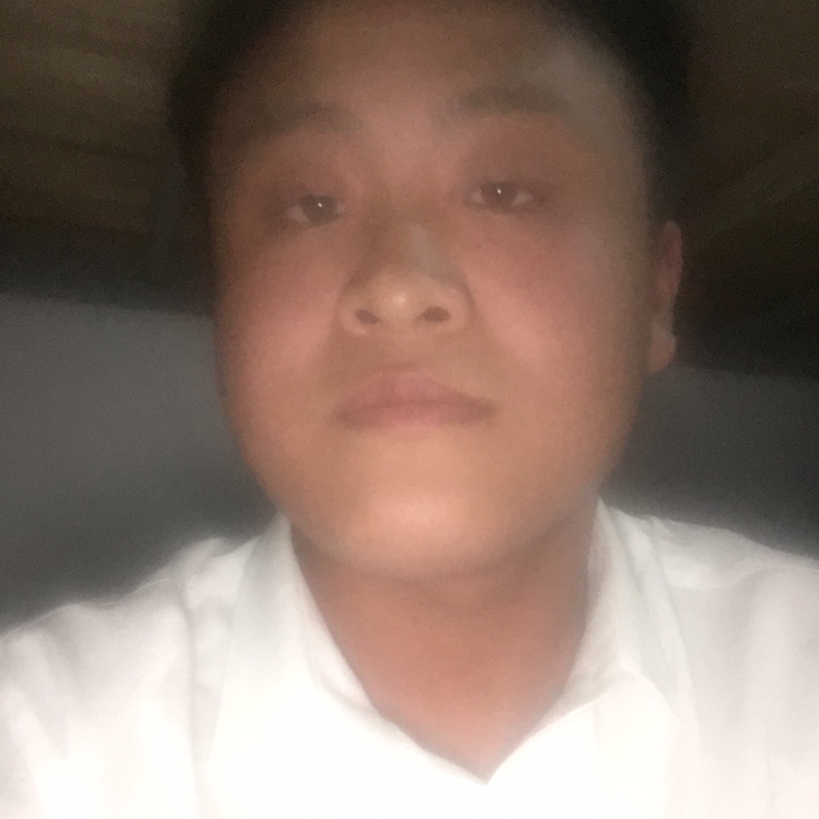 初妆沉默的照片