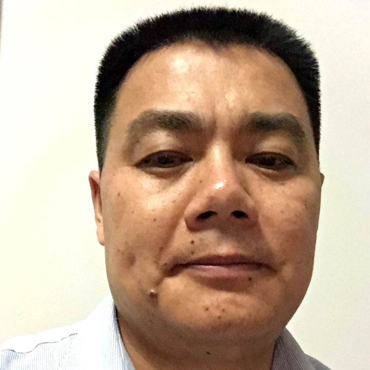 明媚深拥红尘的照片
