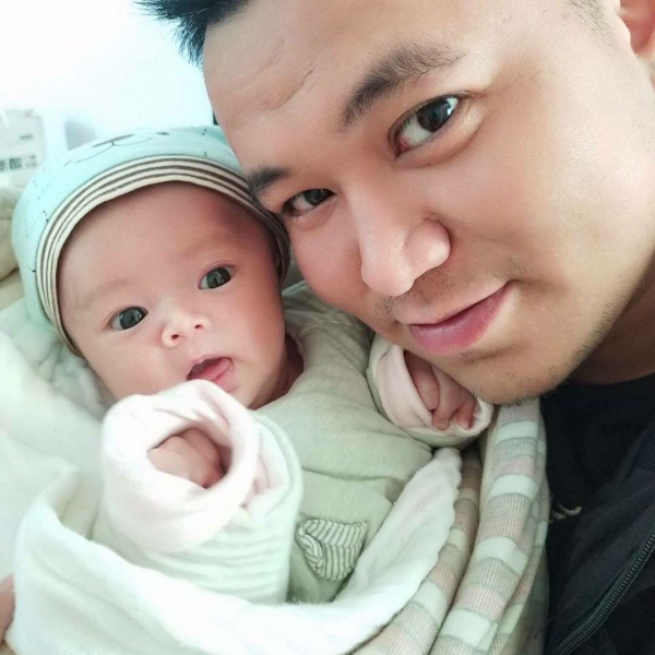 天真放弃蚂蚁的照片