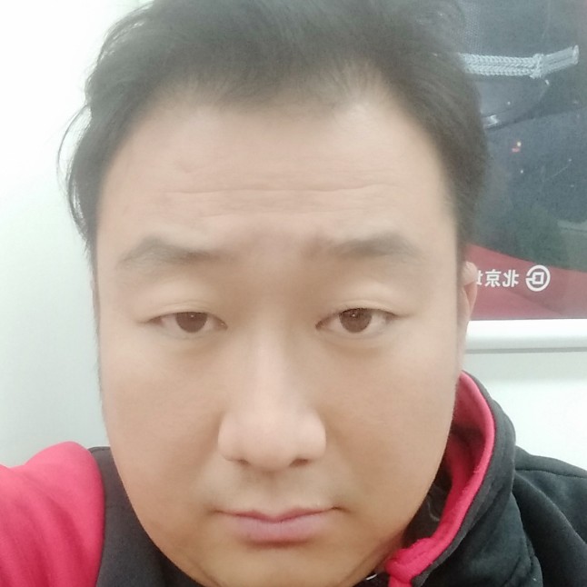 银耳汤挽手腼腆的照片