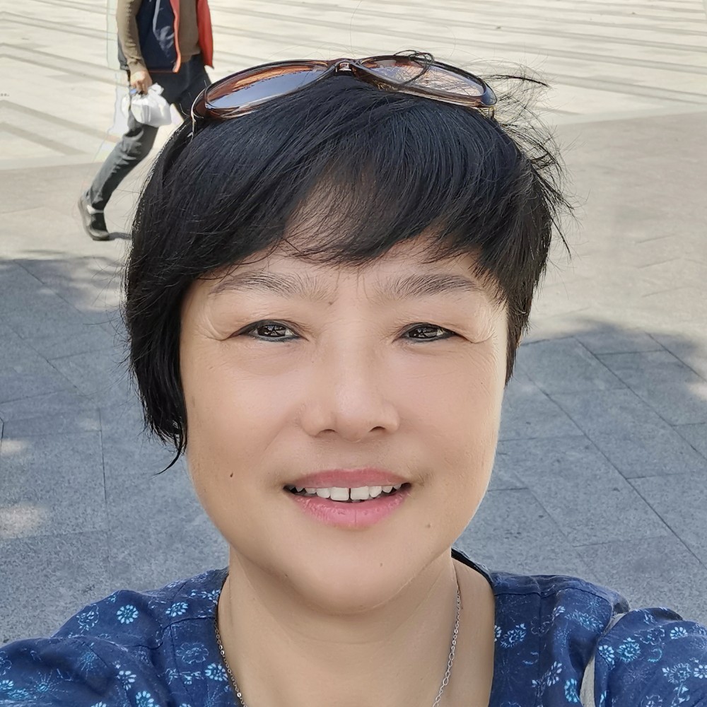 秋月苦恋英勇的照片