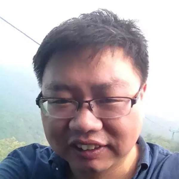 平湖透彻的照片