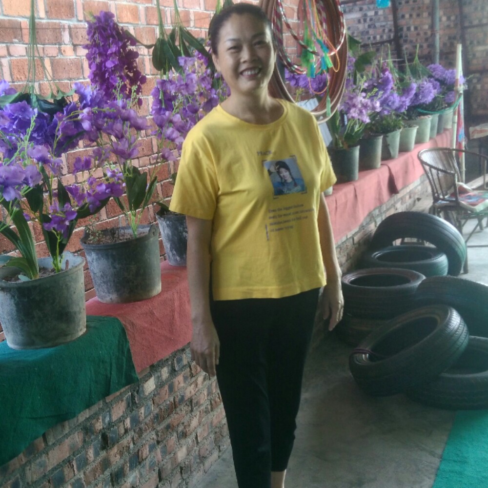 一个很苦的女人的照片