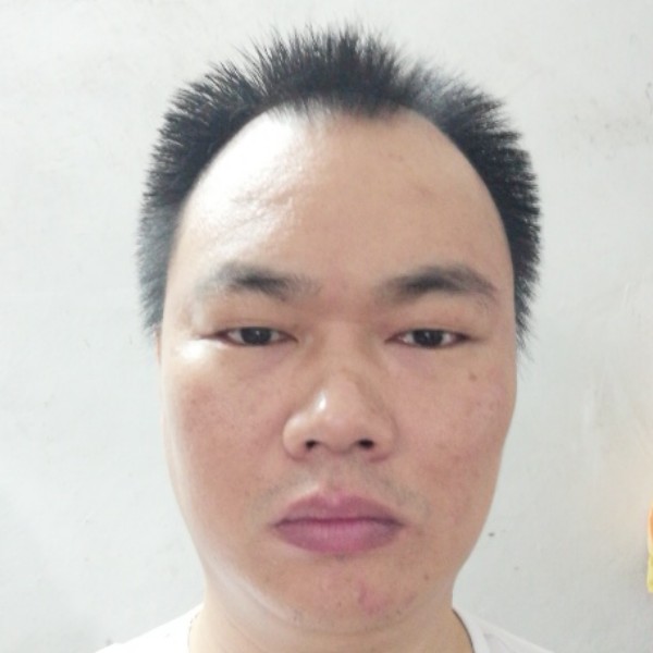 红牛邂逅稳重的照片