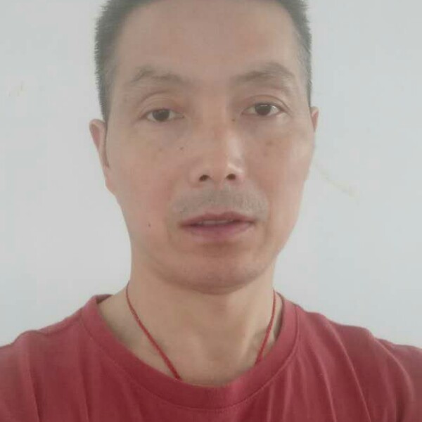 初夏浅吻黑裤的照片