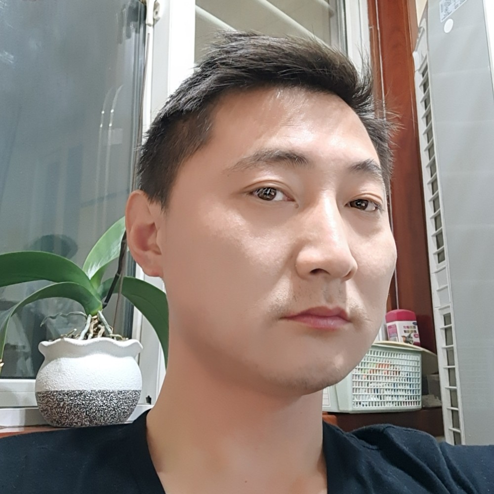 暖光浅吻怕孤单的照片