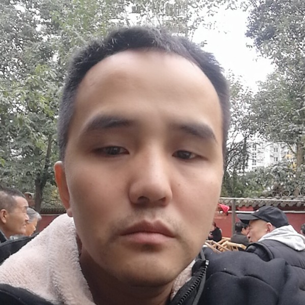 啄木鸟语花香的照片