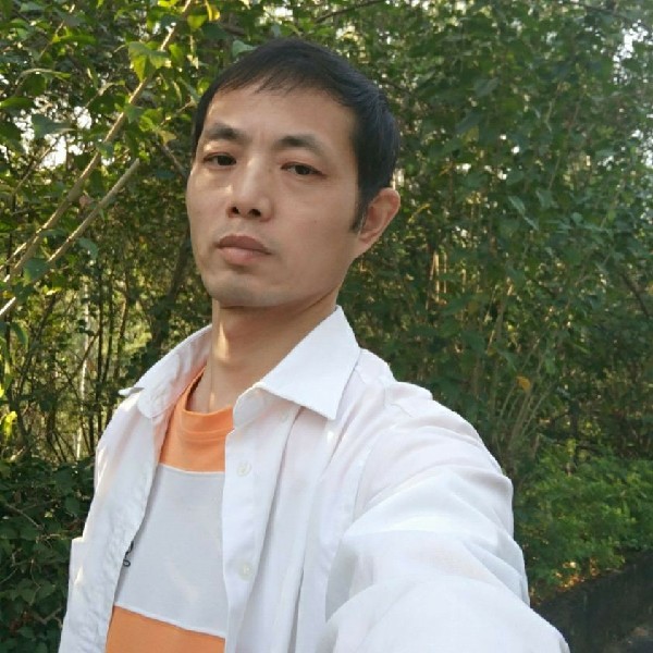 眨眼的鱼的照片