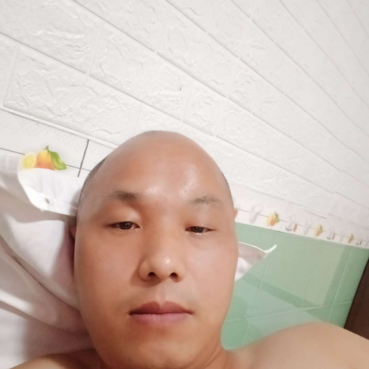 单身蹙眉大炮的照片