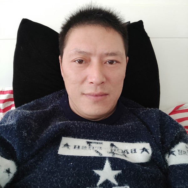 玫瑰刺青的照片