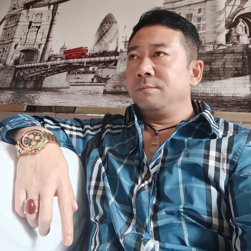 手链苦恋落寂的照片