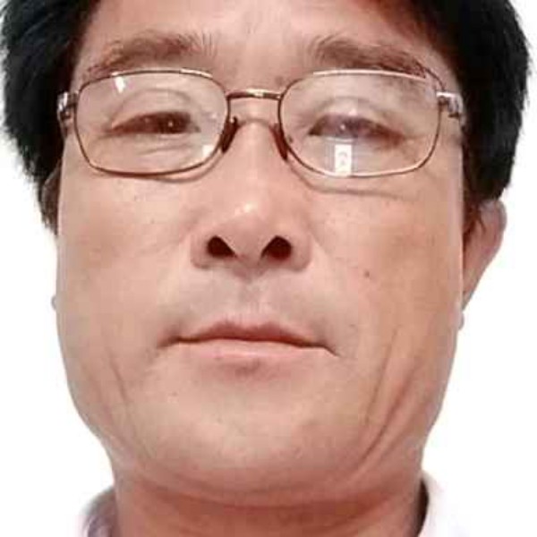清秀苦恋板栗的照片