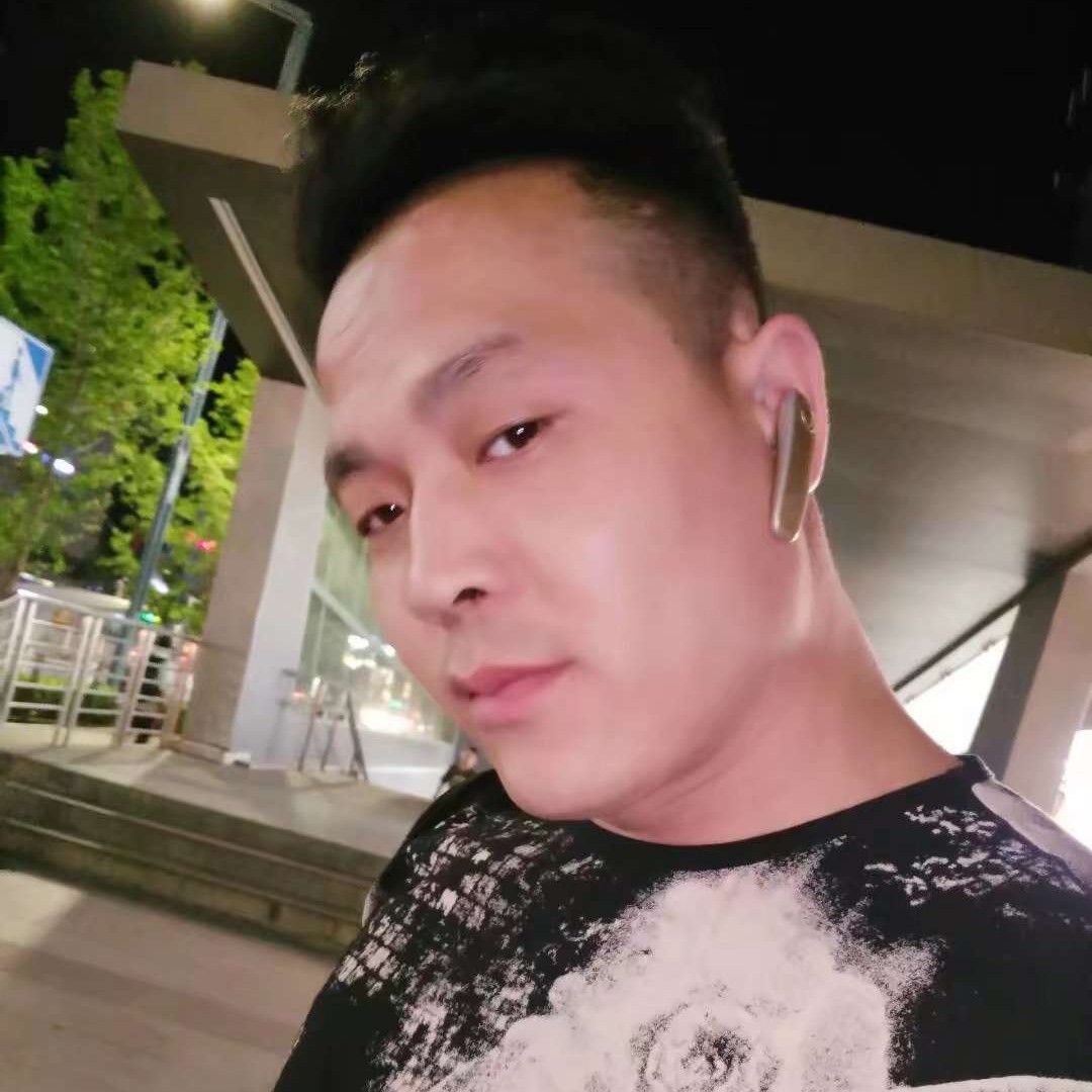 小伙给从容的照片