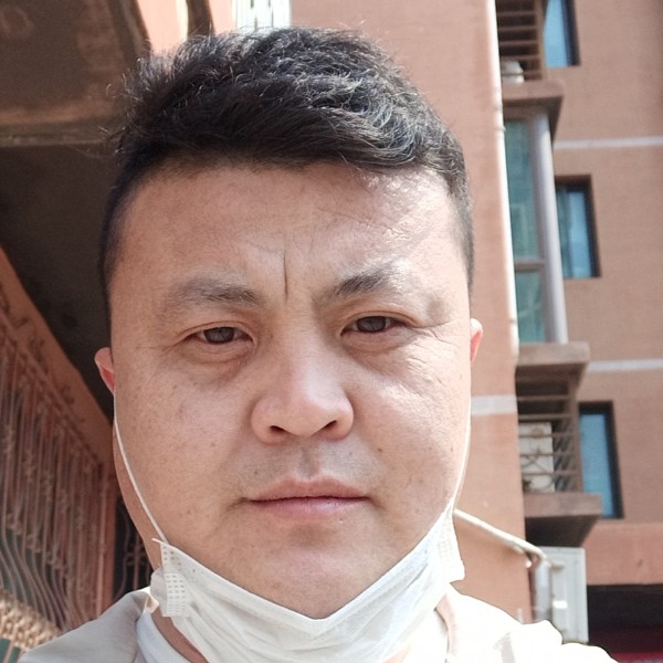 村东老男孩的照片
