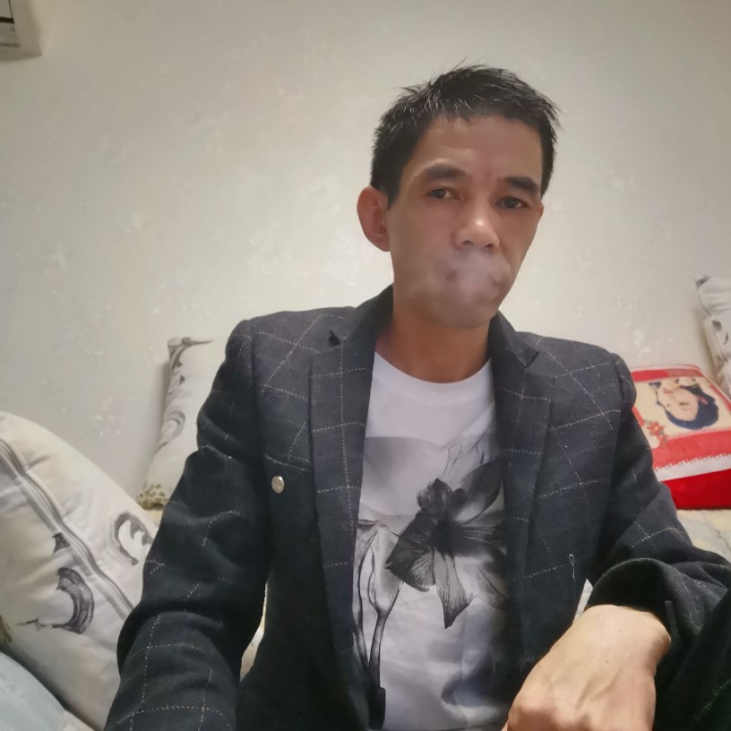 洛尘苦恋虚拟的照片