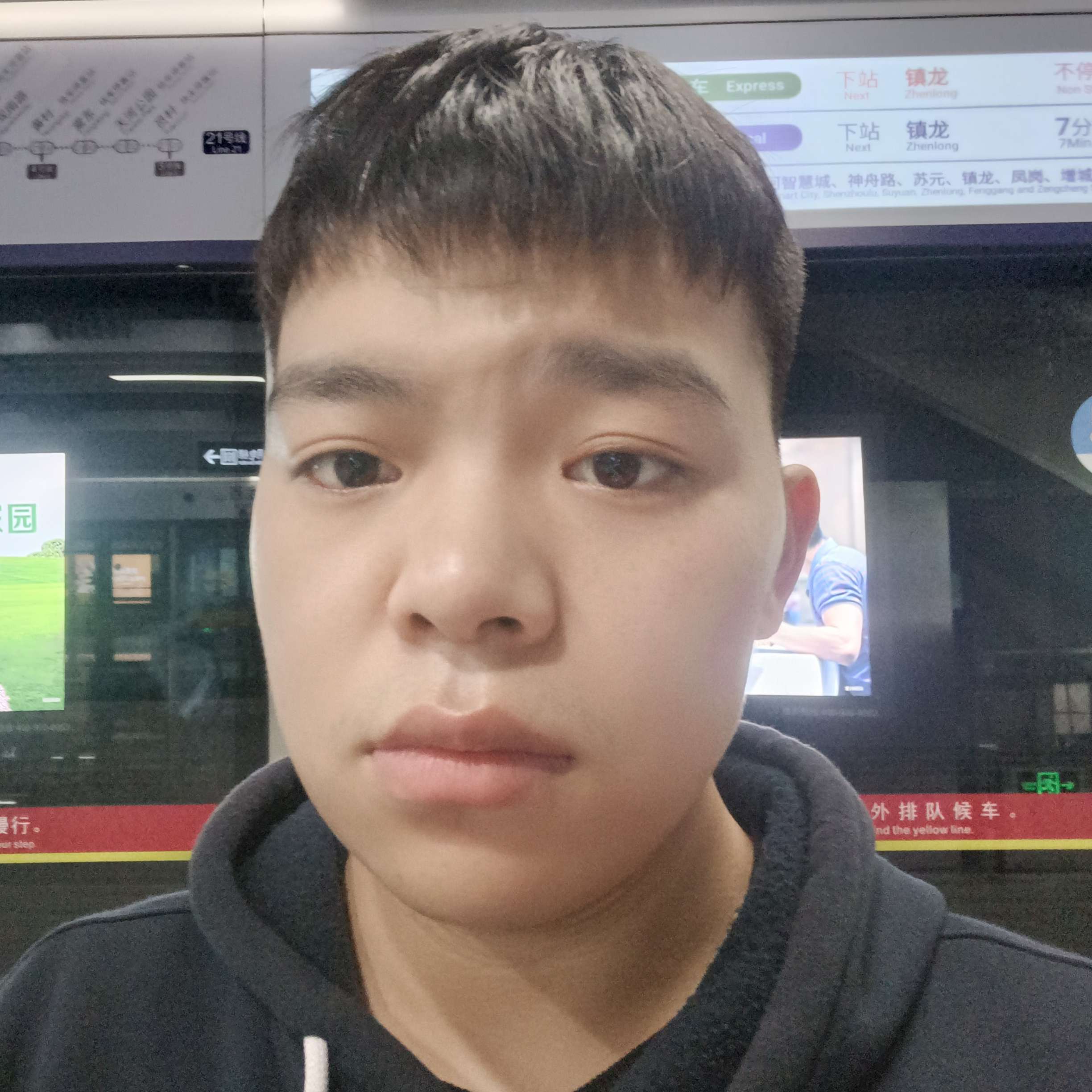 懒散的男生的照片