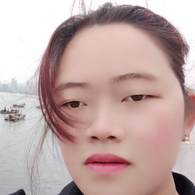 穿汉服的姑娘的照片