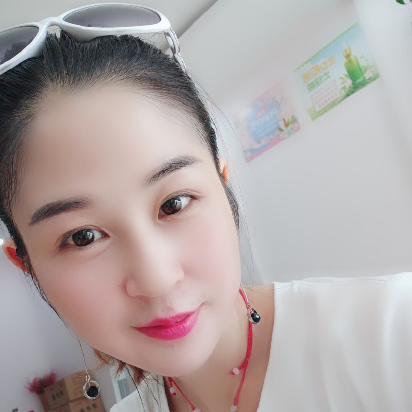 柔弱唇彩的照片