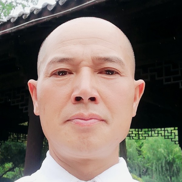 抱影人的照片
