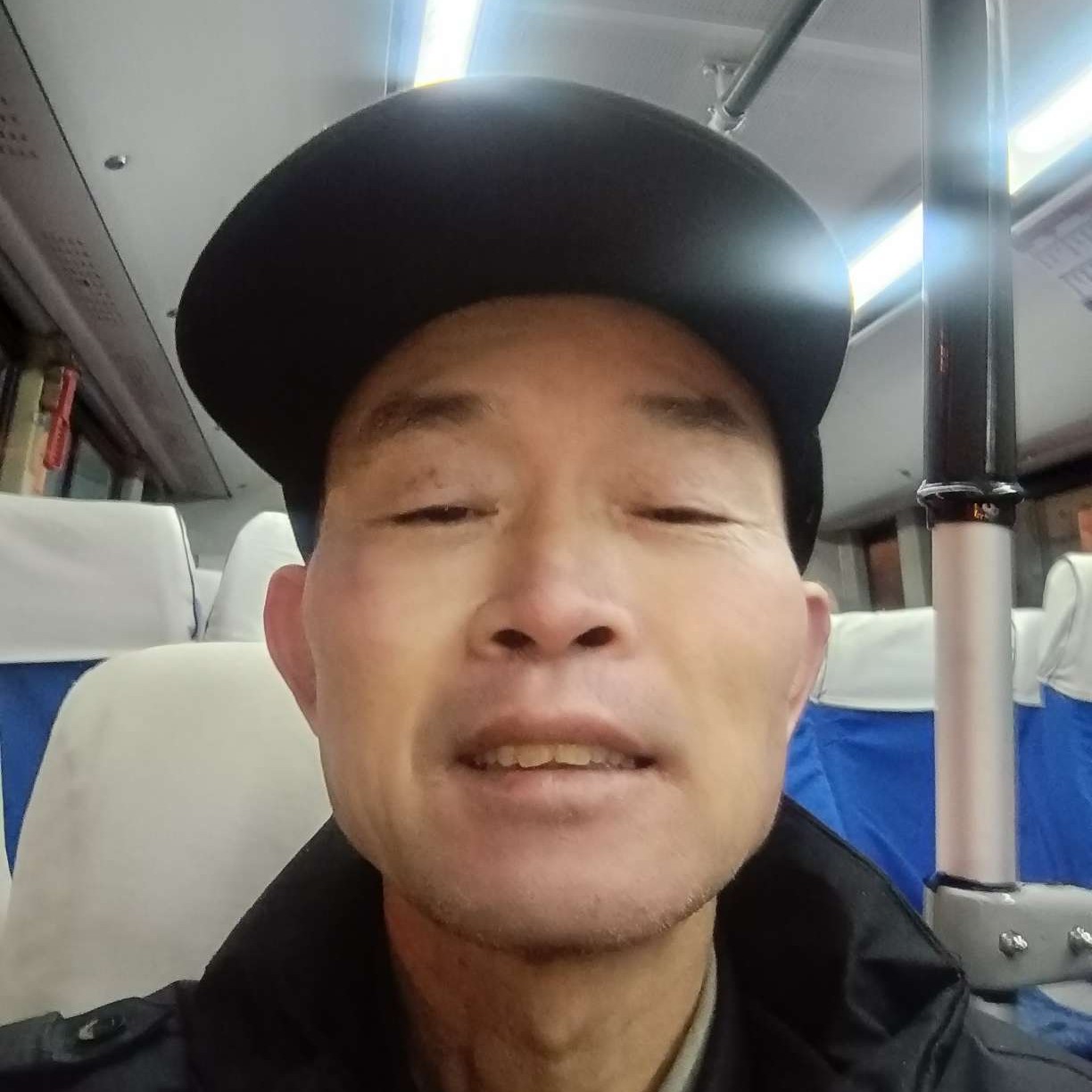 健壮回眸陌颜的照片