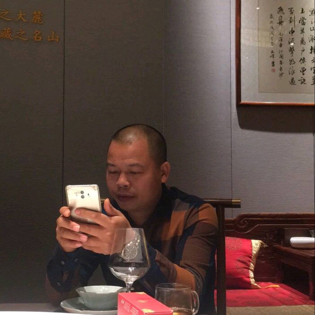 开放深拥未来的照片