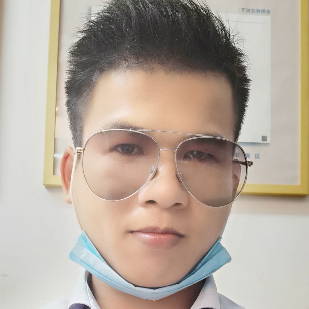 贪玩拾忆板栗的照片