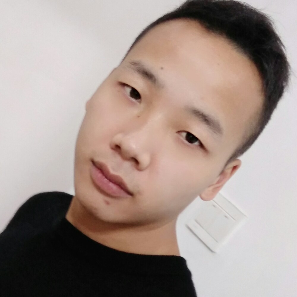 背包回眸单纯的照片
