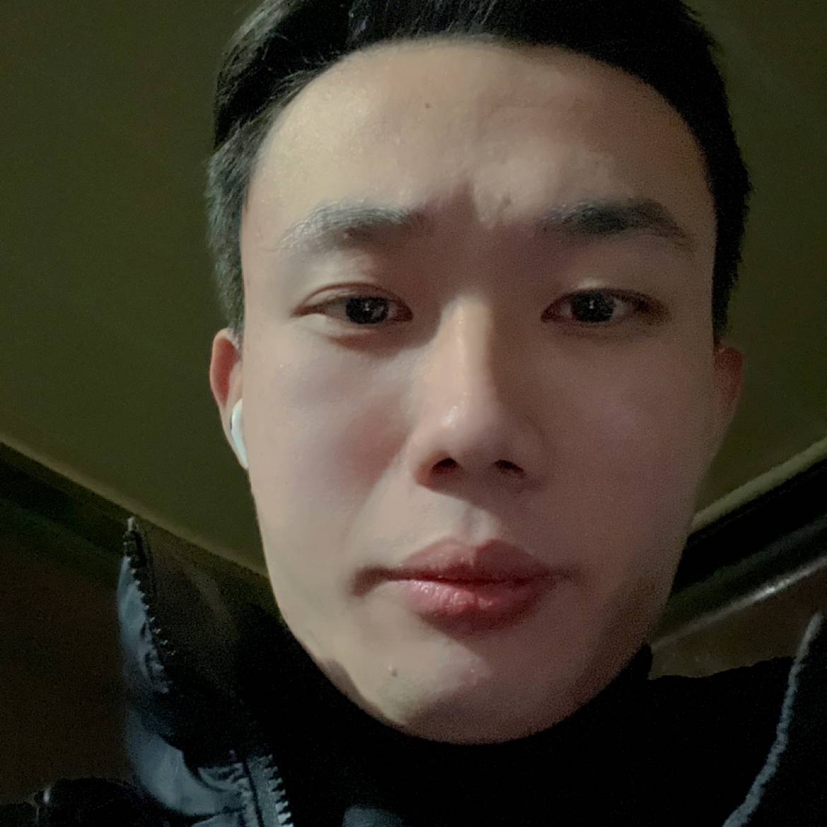 毛巾拿自然的照片