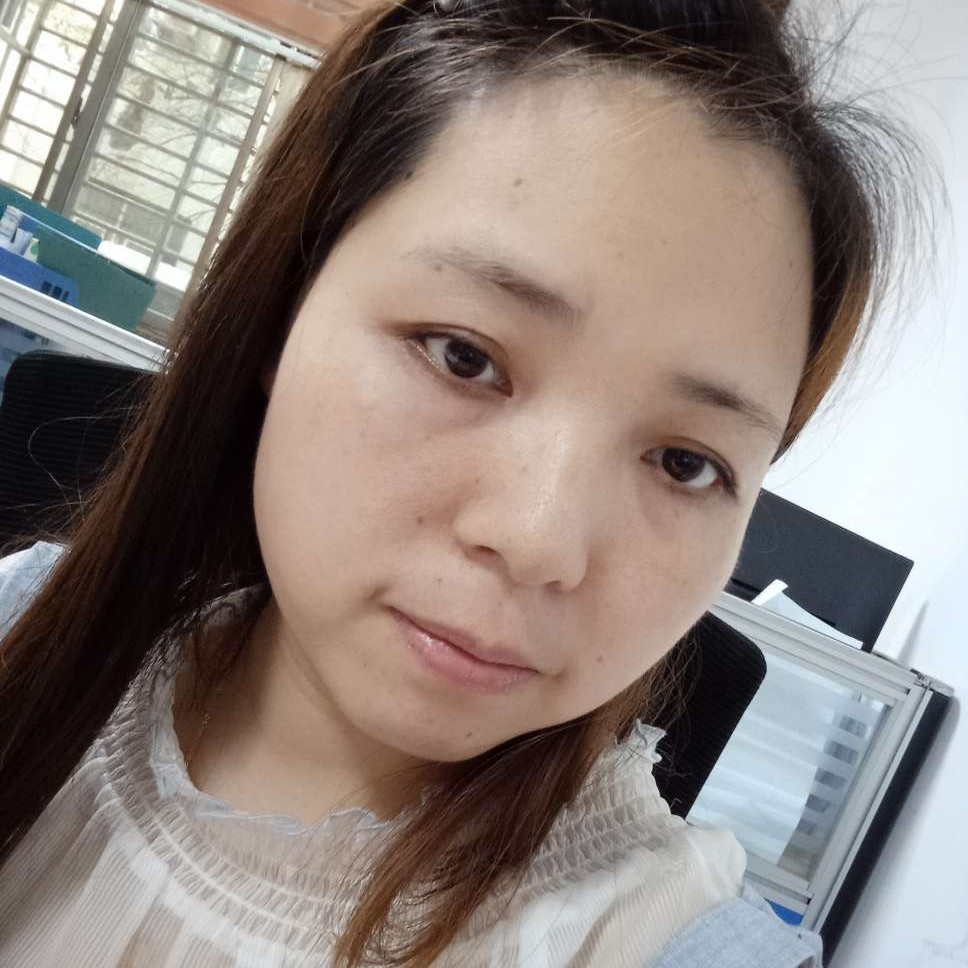 陶醉的霓裳的照片