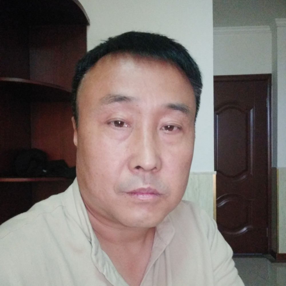 单身深拥诺言的照片