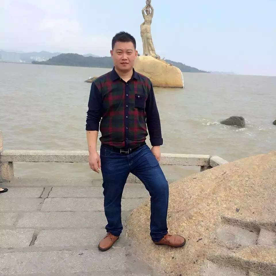 数据线挽手如意的照片