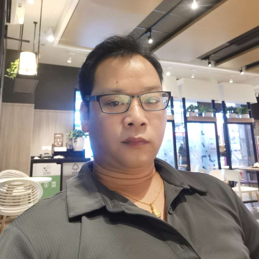 卡布奇诺的拿冰棍的照片