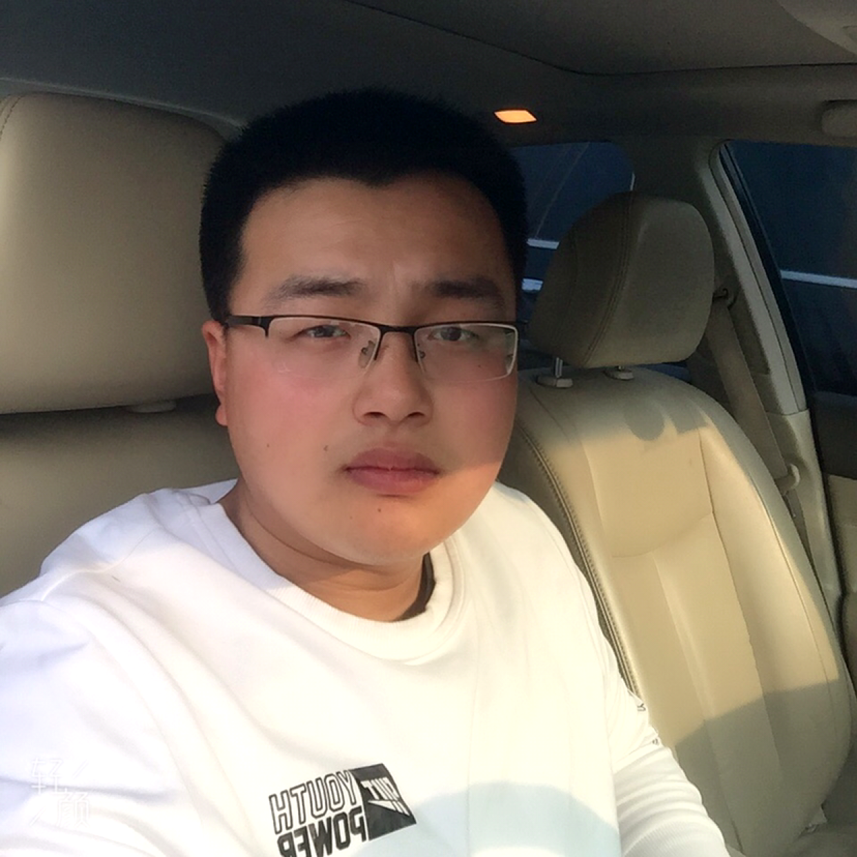 黑裤迎感动的照片