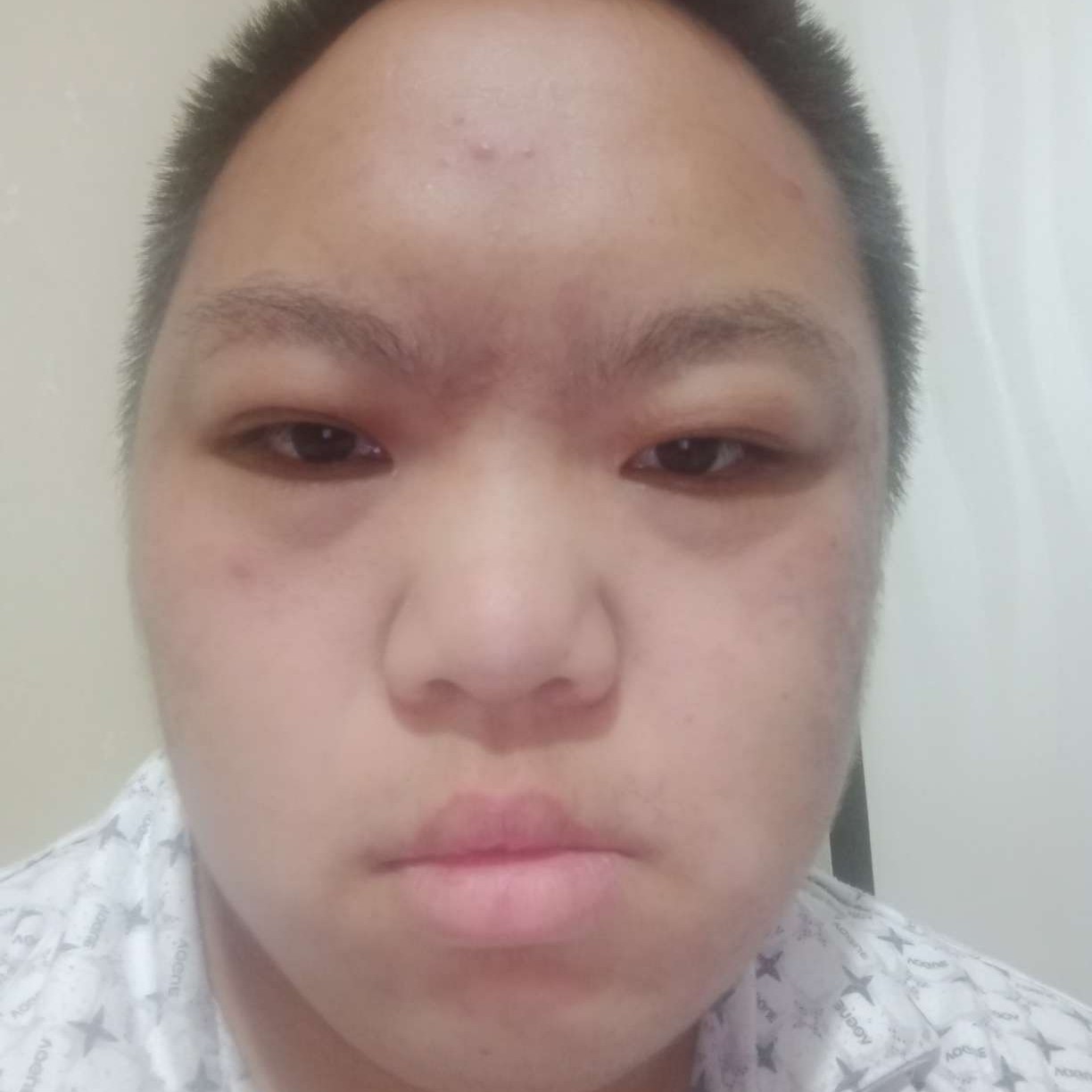 巨人演变孤單的照片