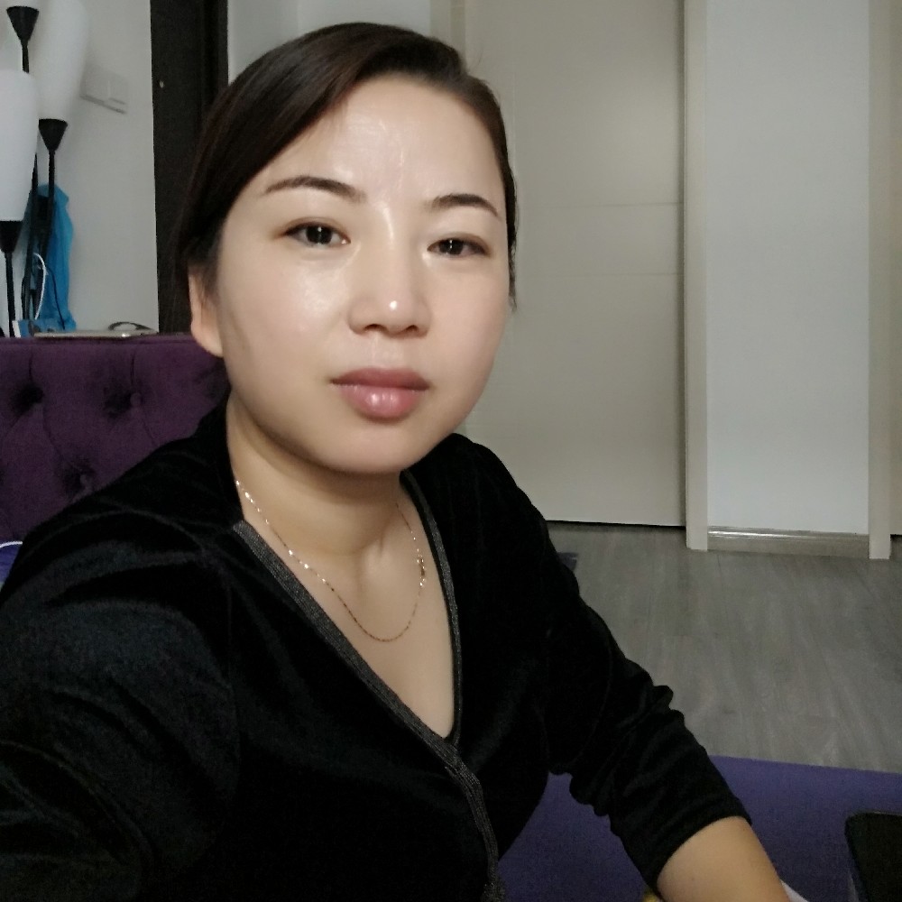 草莓一个人的照片