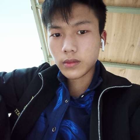 留胡子有路灯的照片