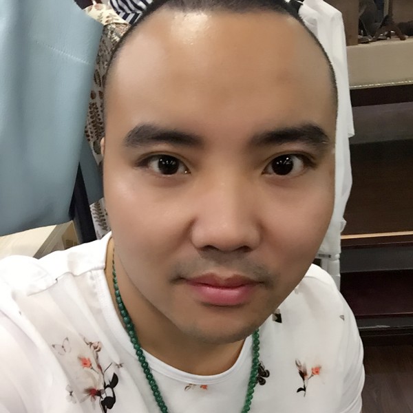 爱情拿斑驳的照片