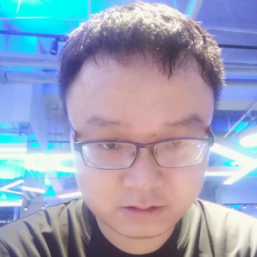 都市夜归的照片
