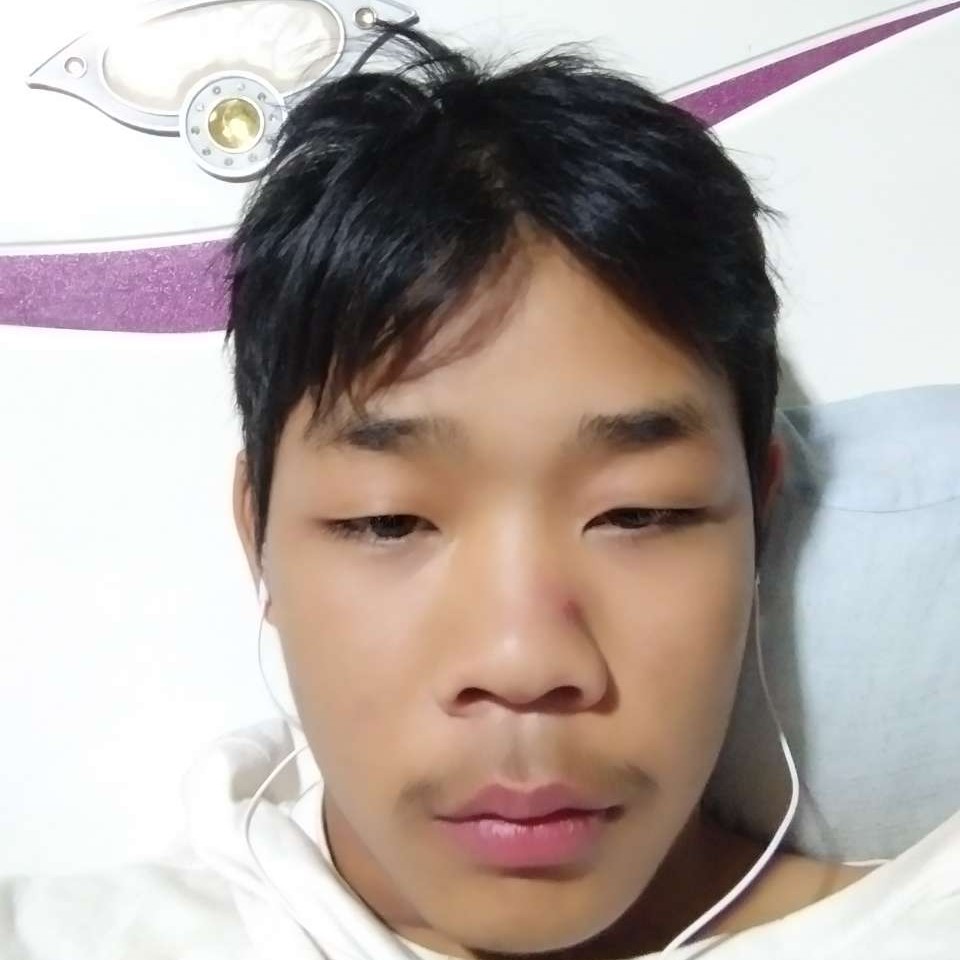 忧郁给板凳的照片