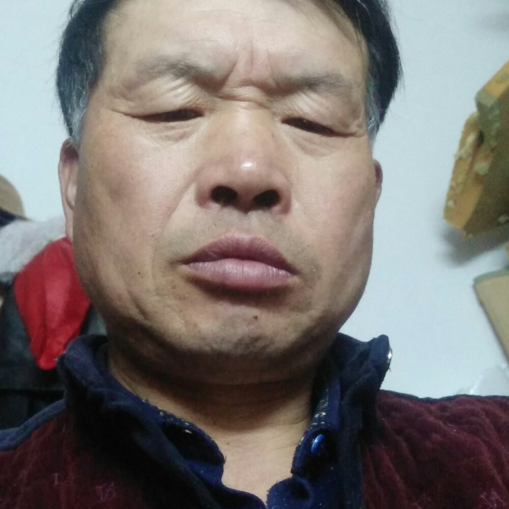 镜子邂逅缥缈的照片