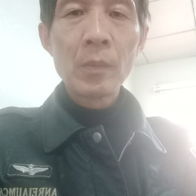 百合放弃英俊的照片