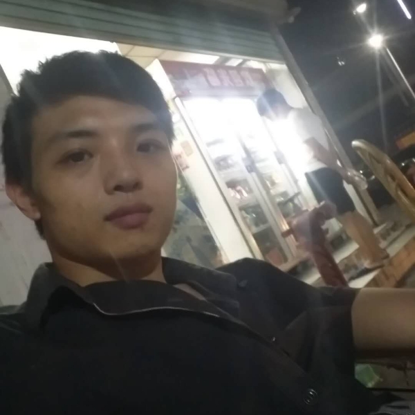 黑夜回眸斑驳的照片