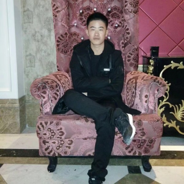 扛起铁锹平天下的照片